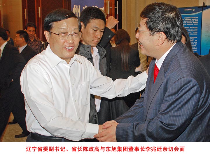 遼寧省委副書(shū)記、省長(cháng)陳政高于東旭集團董事長(cháng)李兆廷親切會(huì )面